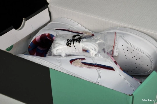 Nike SB CN4504-100  Dunk Low  Parra 0106